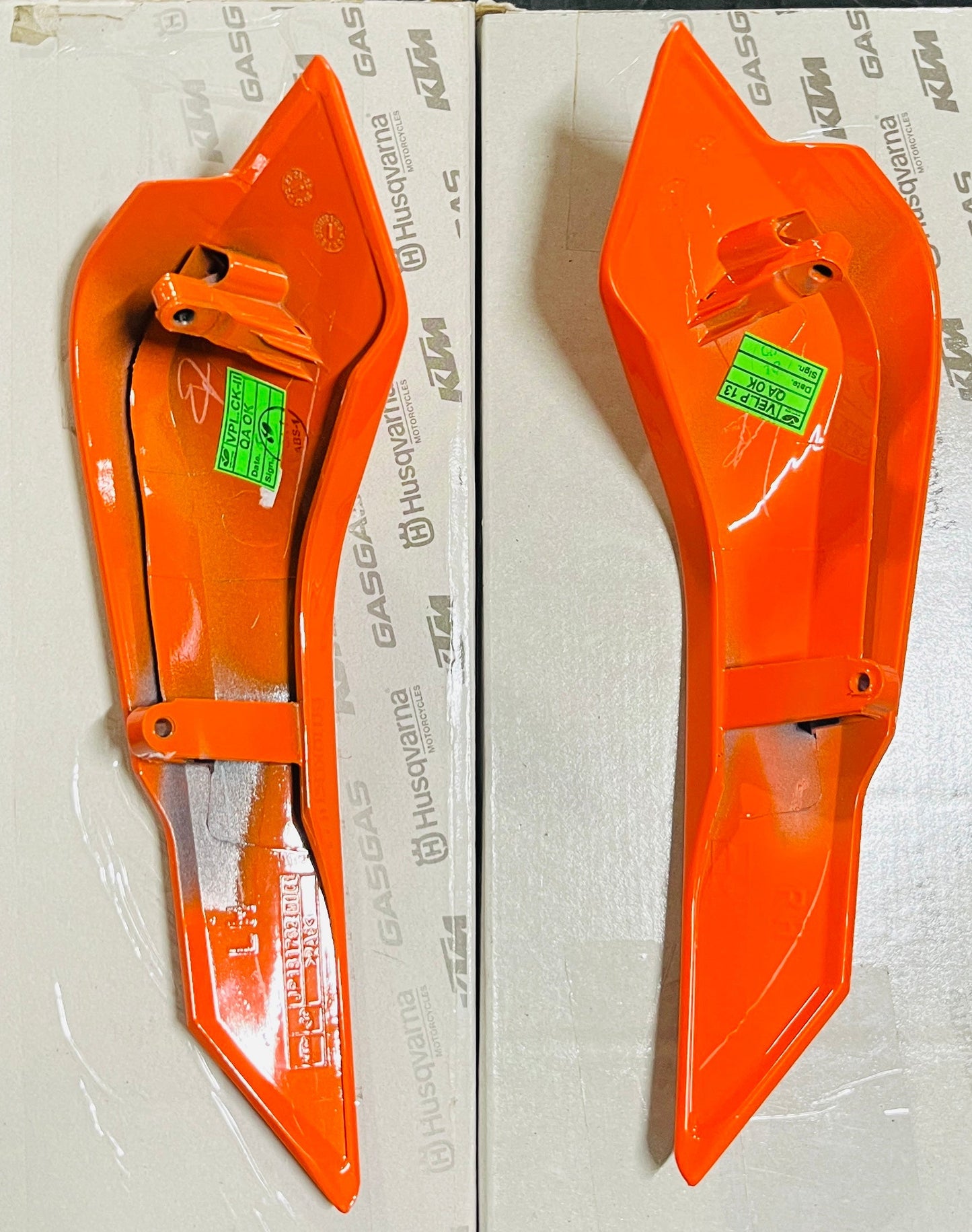 HEADLAMP MASK ORANGE - KTM DUKE GEN-3 (LEFT - 56JPC21T / RIGHT - 56JPC31T)