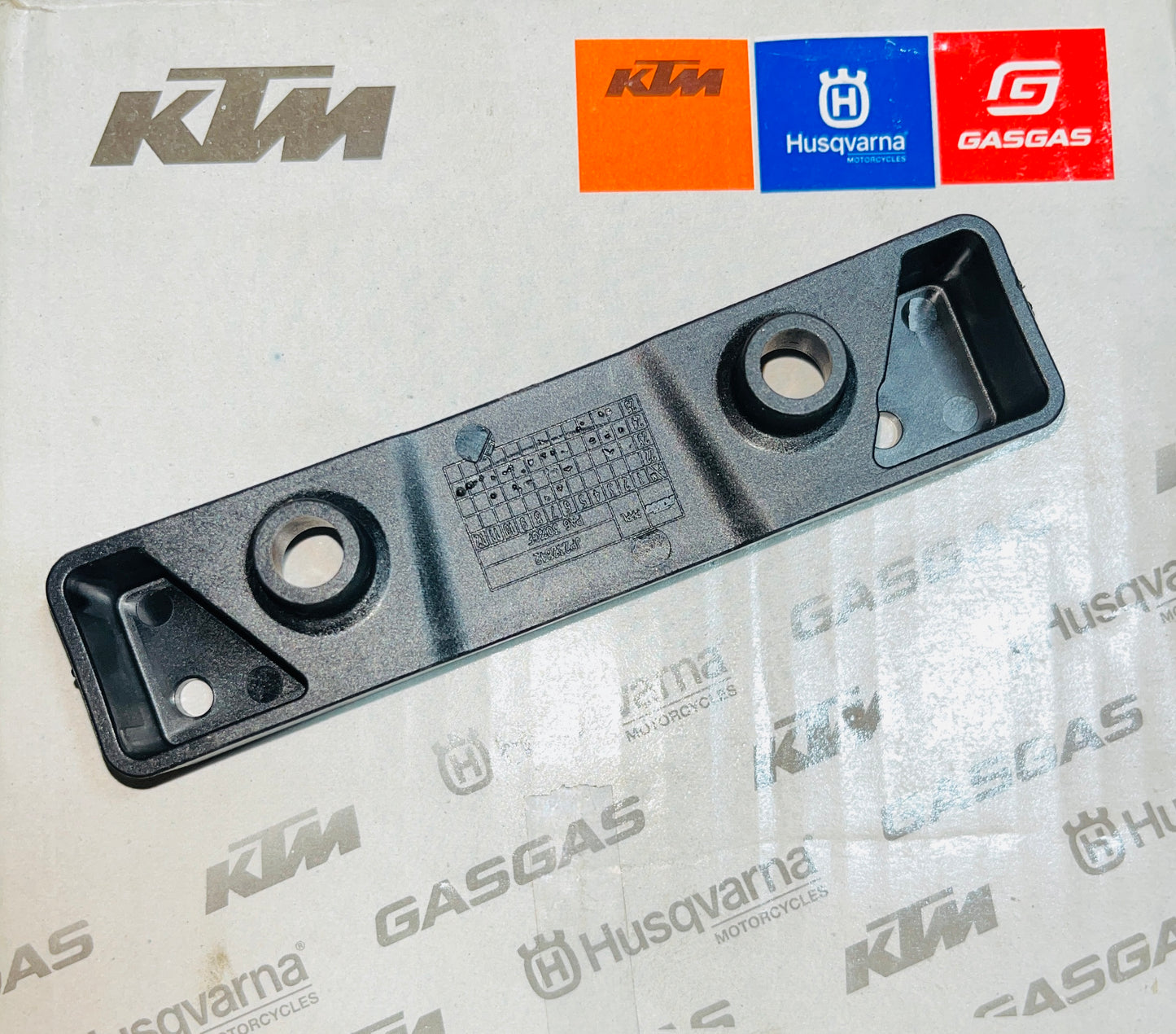 NUMBER PLATE HOLDER - FRONT -
DUKE 390 GEN 3 - JP232842