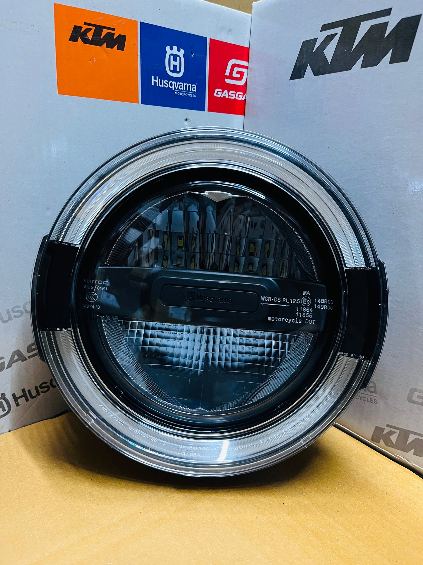 HUSQVARNA HEADLAMP CONVERSATION KIT + DRL SET + PLUG AND PLAY SCOKET