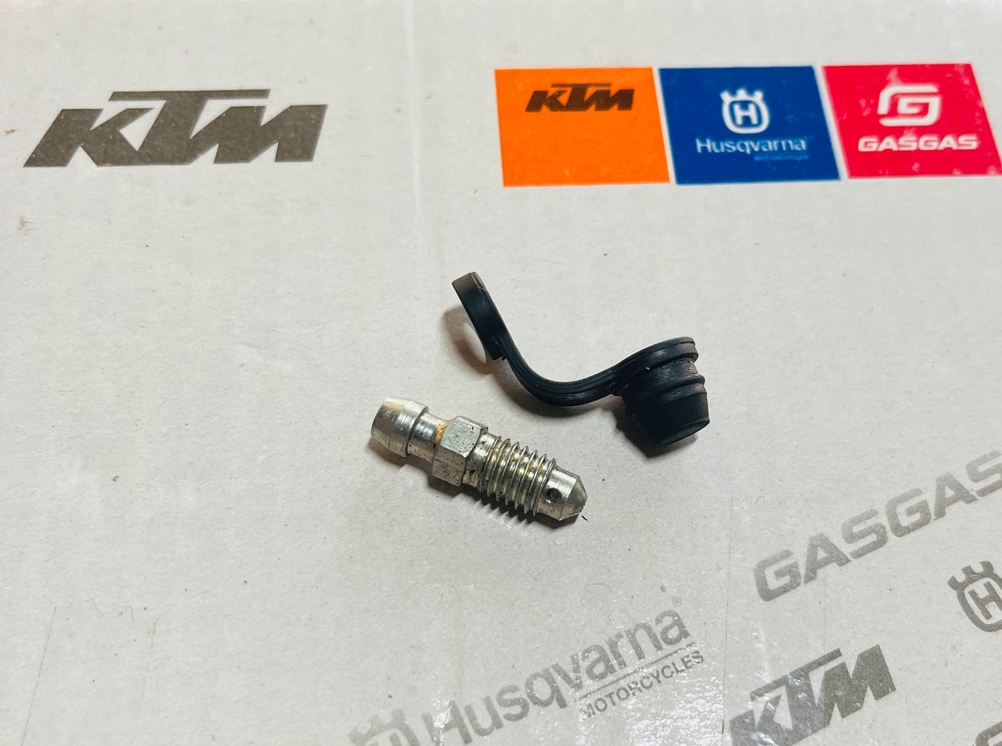 BLEEDER NIPPEL - (8mm) - CALIPER AIR SCREW - KTM/BAJAJ