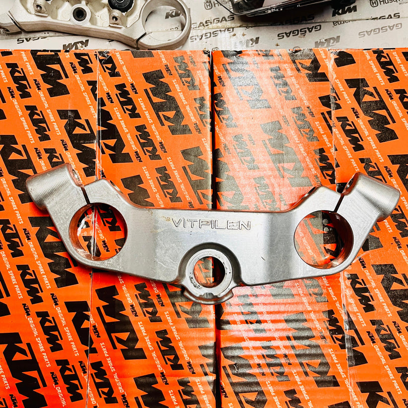 Husqvarna Vitpilen upper-T