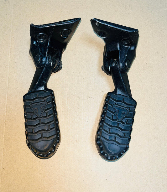 FRONT FOOTREST WITH BRACKET TRIUMPH SPEED 400 SET OF 2 (LH+RH)