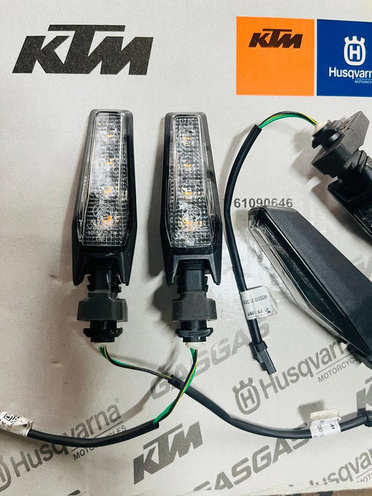 ADVENTURE X INDICATOR SET OF 4