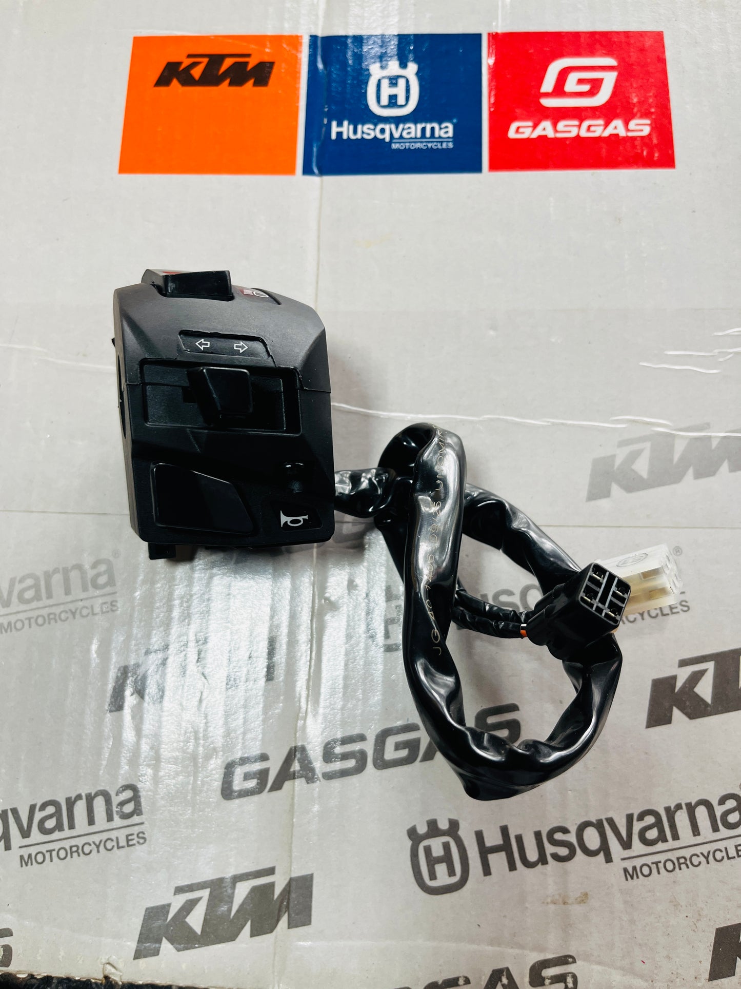 CONTROL SWITCH - LEFT - JG401406 - KTM DUKE