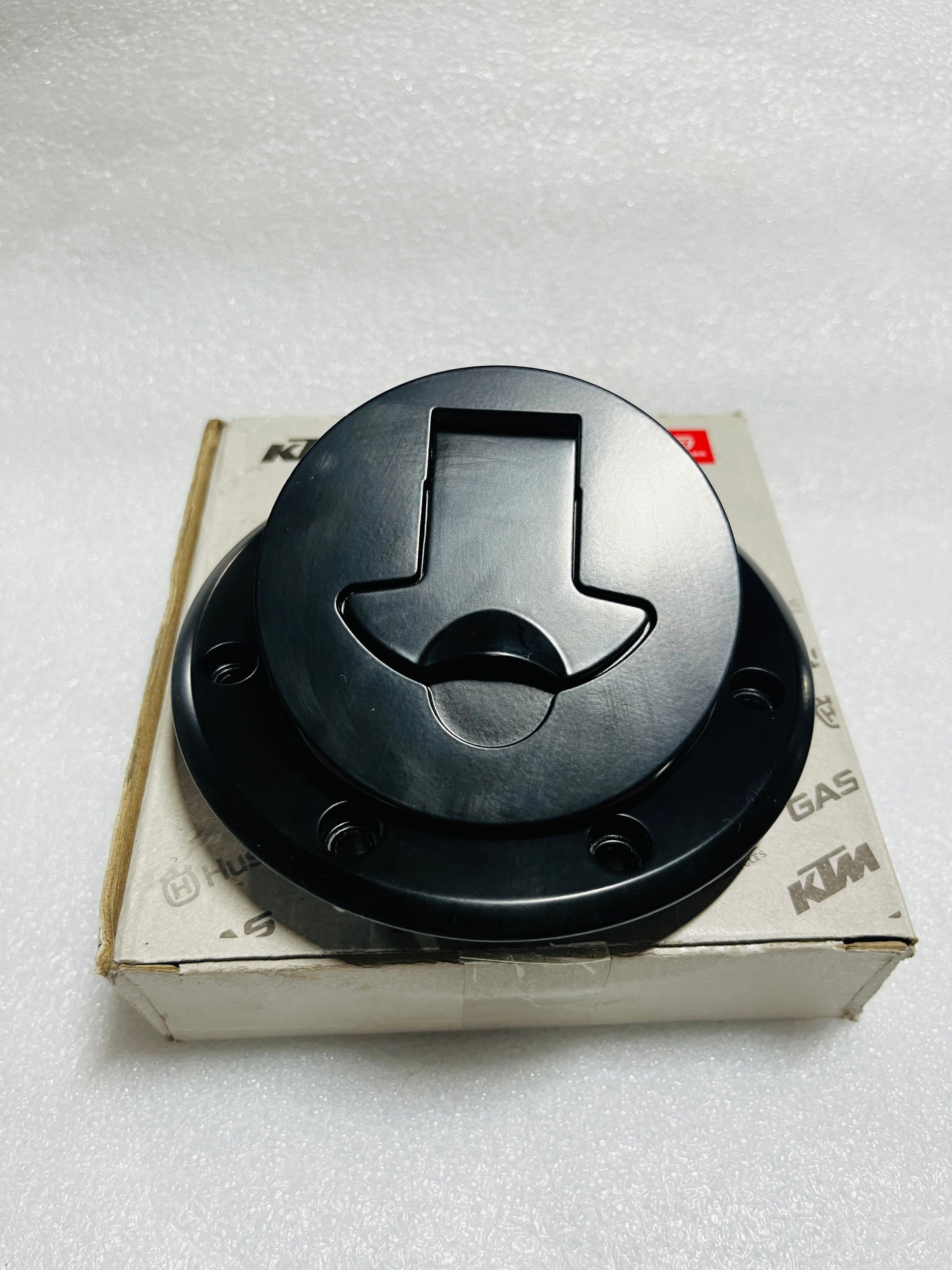 KTM RC 200/125/390 BS3 TANK CAP ASSEMBLY (Part no:-JY171093)