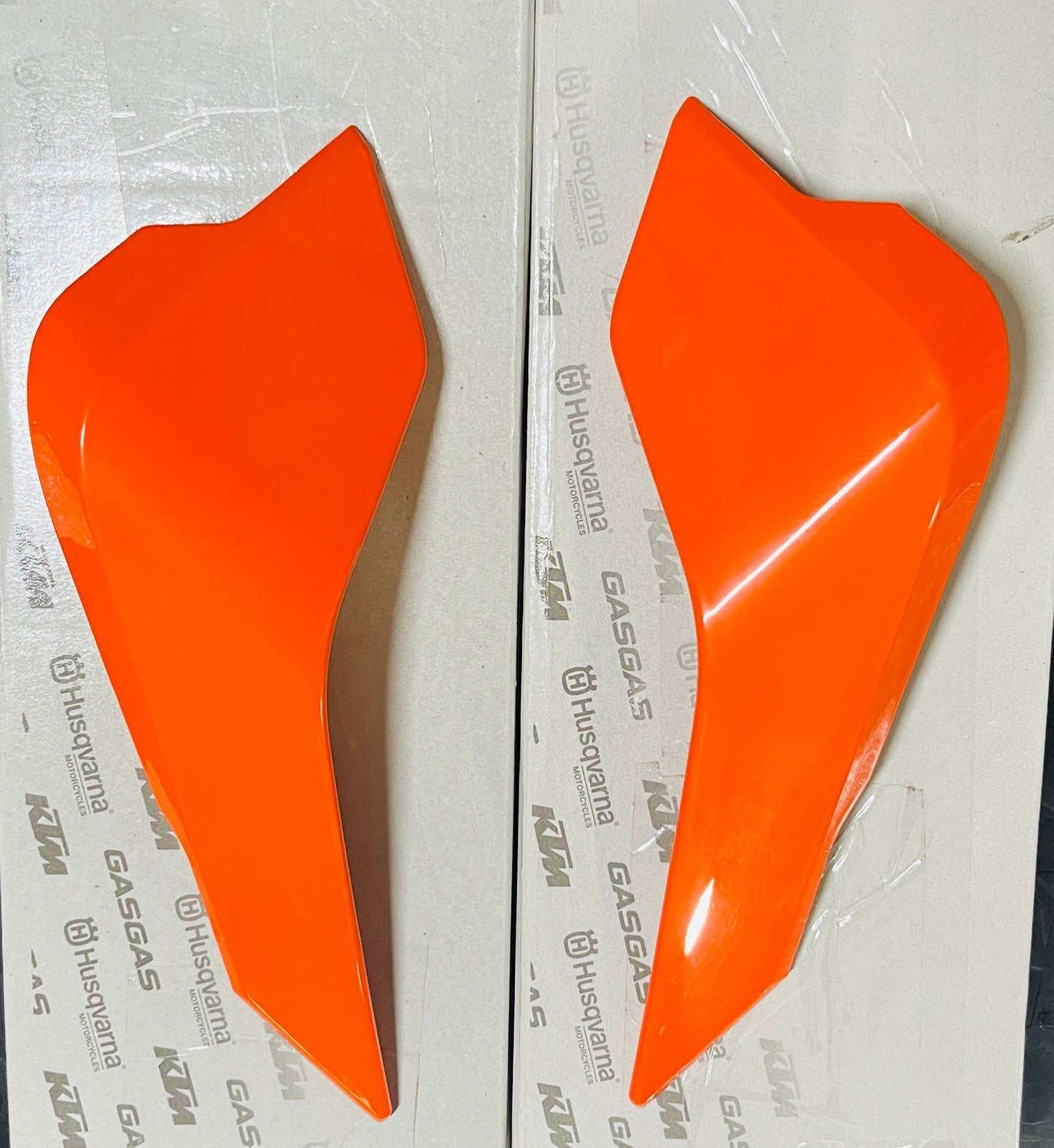 HEADLAMP MASK ORANGE - KTM DUKE GEN-3 (LEFT - 56JPC21T / RIGHT - 56JPC31T)
