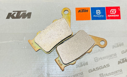 SINTERED BREMBO REAR BRAKE
PAD-DUKE/RC/ADVENTURE/HUSQVARNA /BAJAJ/ROYAL ENFIELD/YAMAHA
FZ/R15 -V3/HARLEY-DAVIDSON