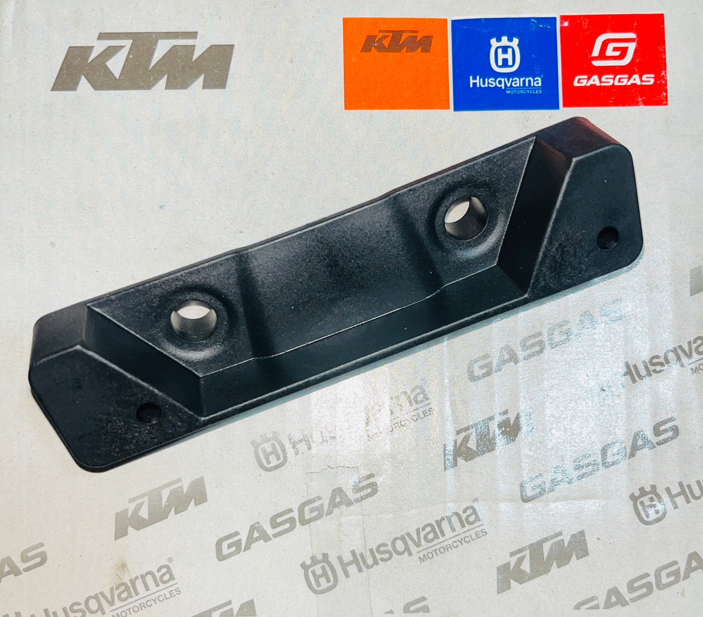 NUMBER PLATE HOLDER - FRONT -
DUKE 390 GEN 3 - JP232842