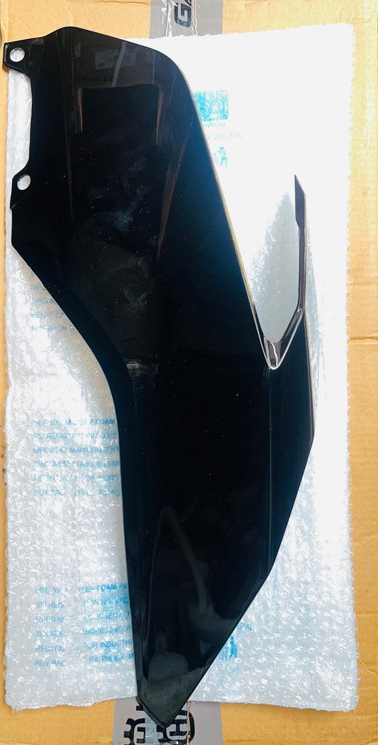DUKE GEN-2 TANK PANEL RH GLOSS BLACK Part no:-()
