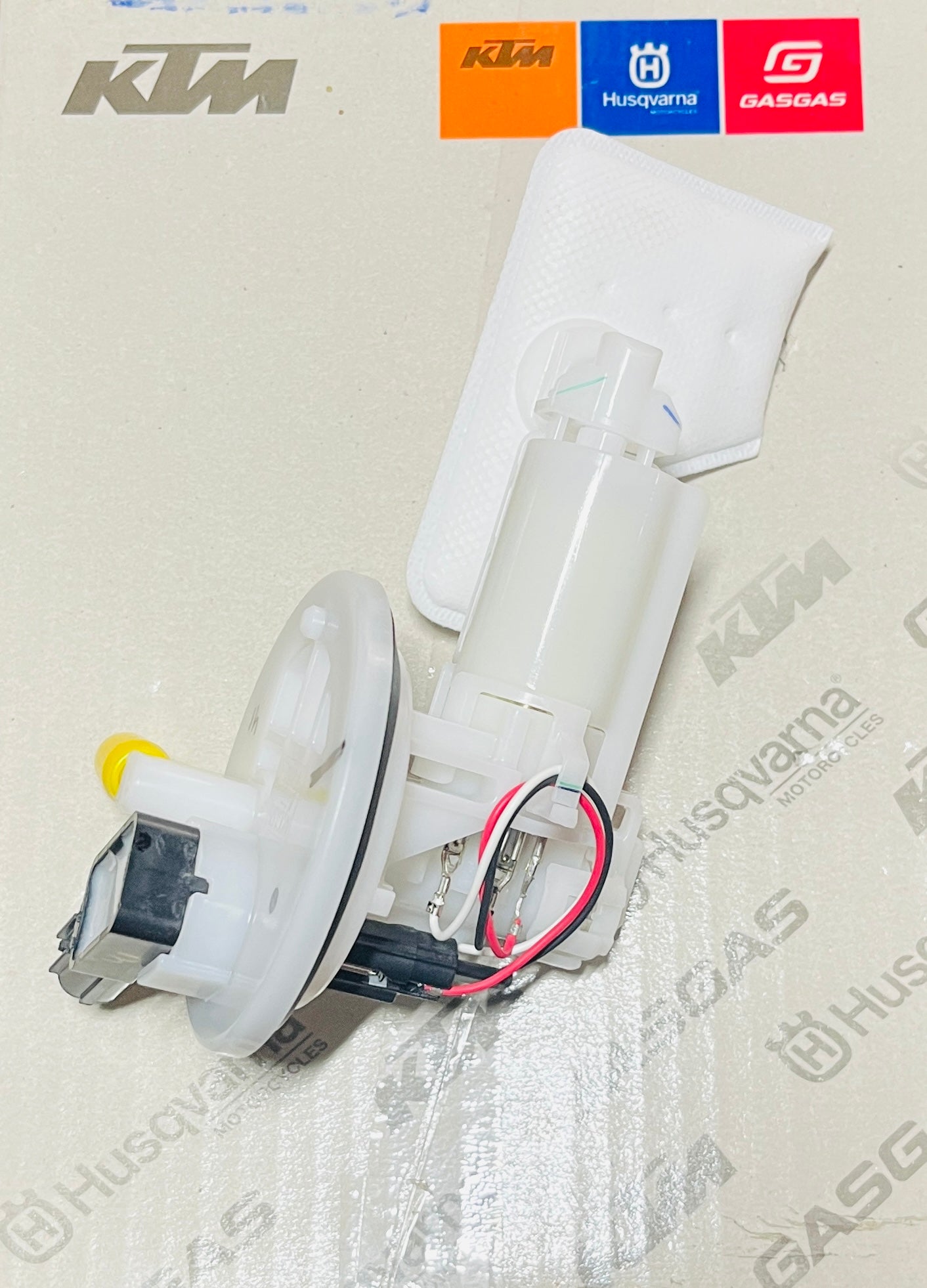 FUEL PUMP ASSEMBLY - AA201375 - BAJAJ BS6