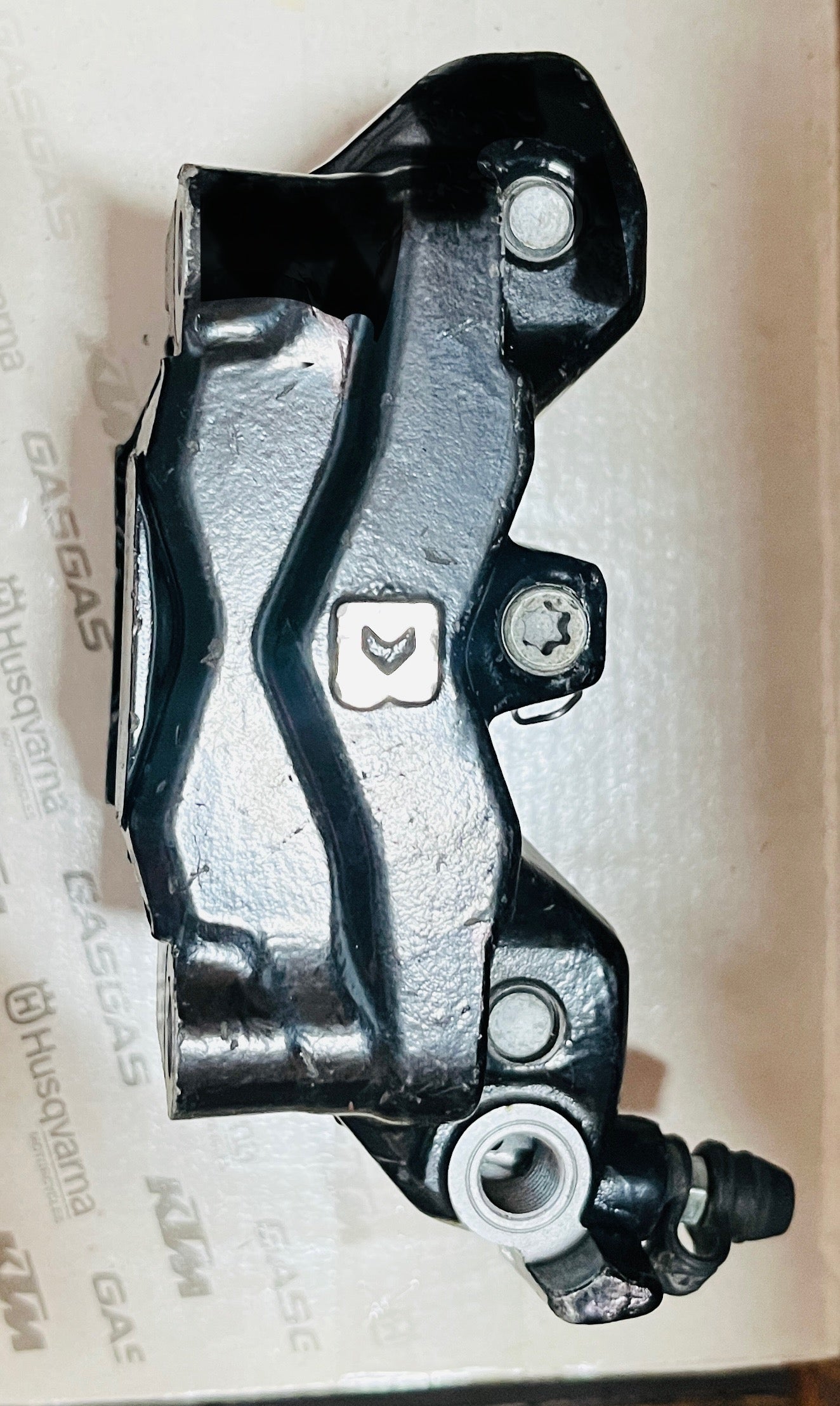 KTM GEN-3 FRONT CALIPER RIGHT SIDE FITTING