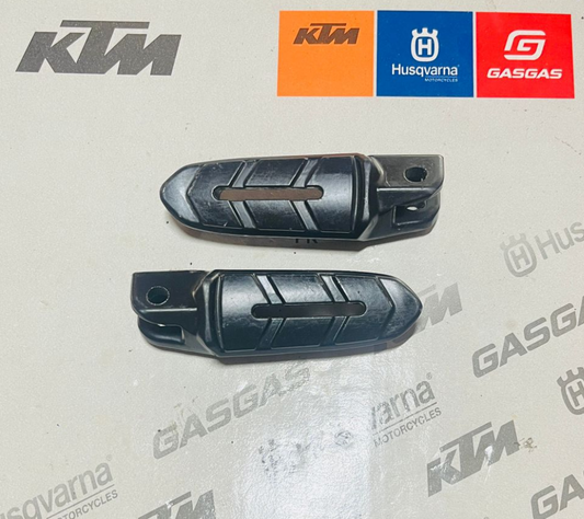 PILLON FOOTREST SET (REAR FOOTREST) BAJAJ DOMINAR/NS/RS/N250/N160/AS