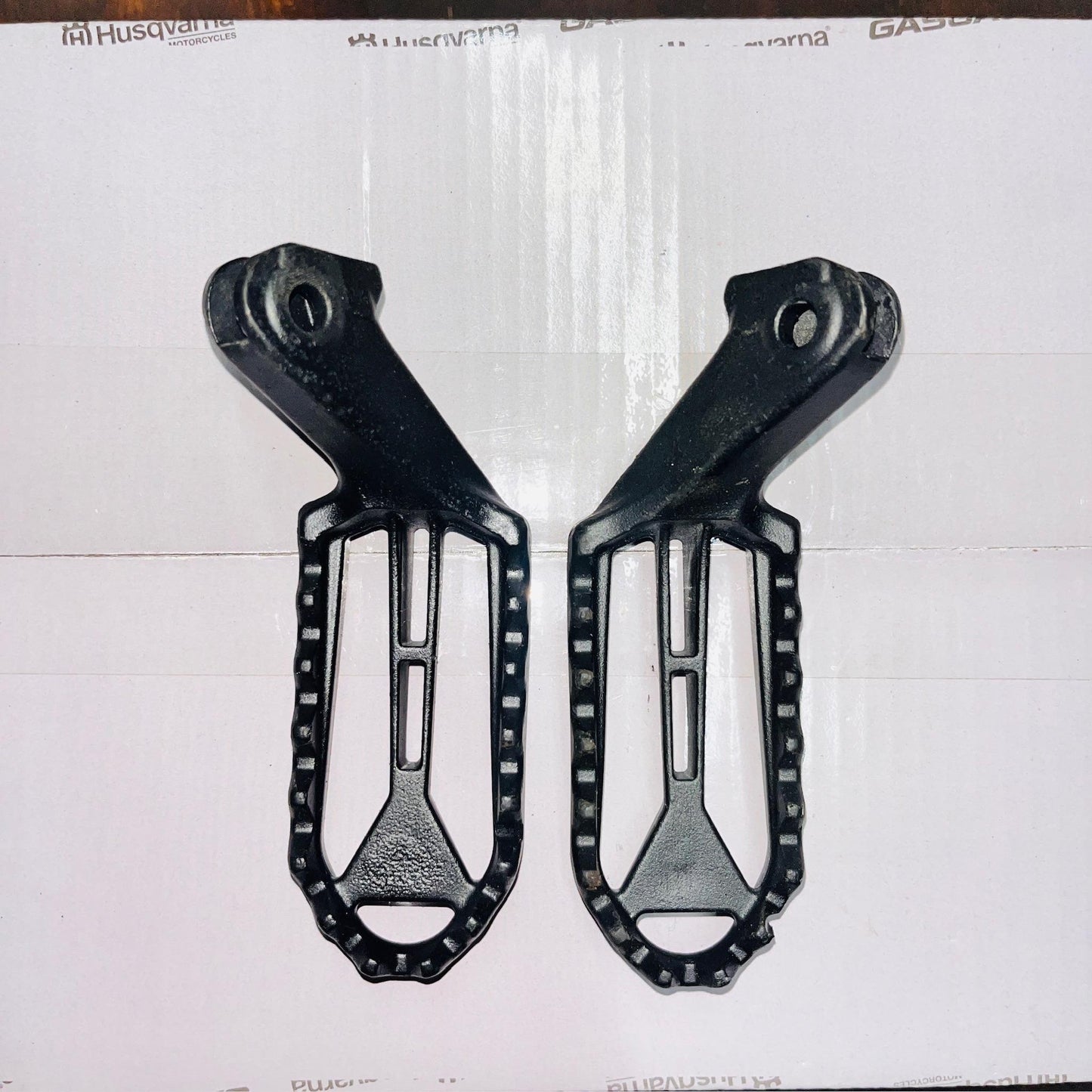 TRIUMPH OFF-ROADING FOOTREST SET LH+RH