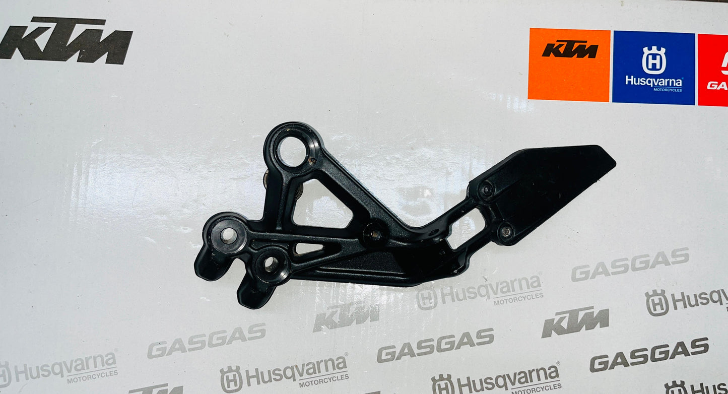 STEP HOLDER LH KTM DUKE 390/250