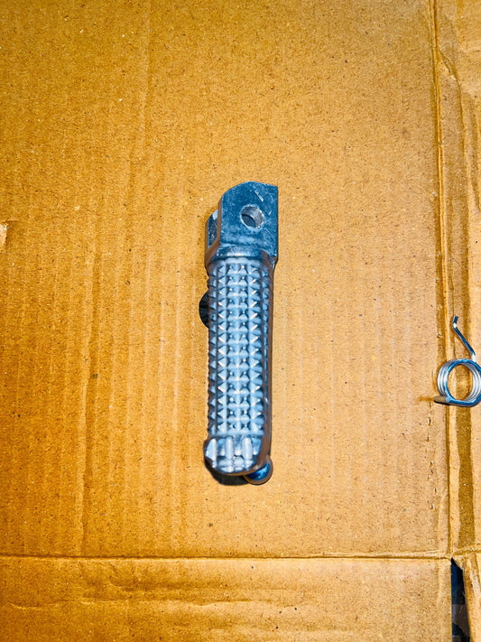 YAMAHA R15 FOOTREST FRONT RH
