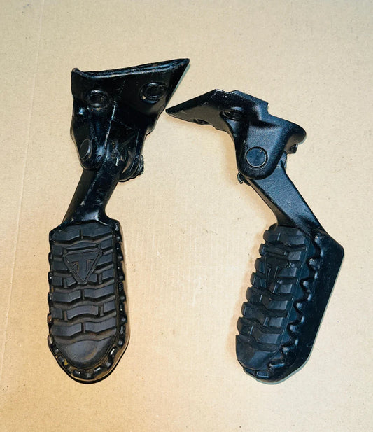 FRONT FOOTREST WITH BRACKET TRIUMPH SPEED 400 SET OF 2 (LH+RH)
